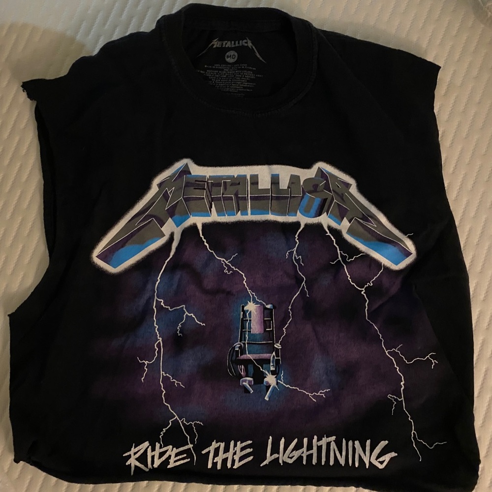 DIY crop Metallica shirt.